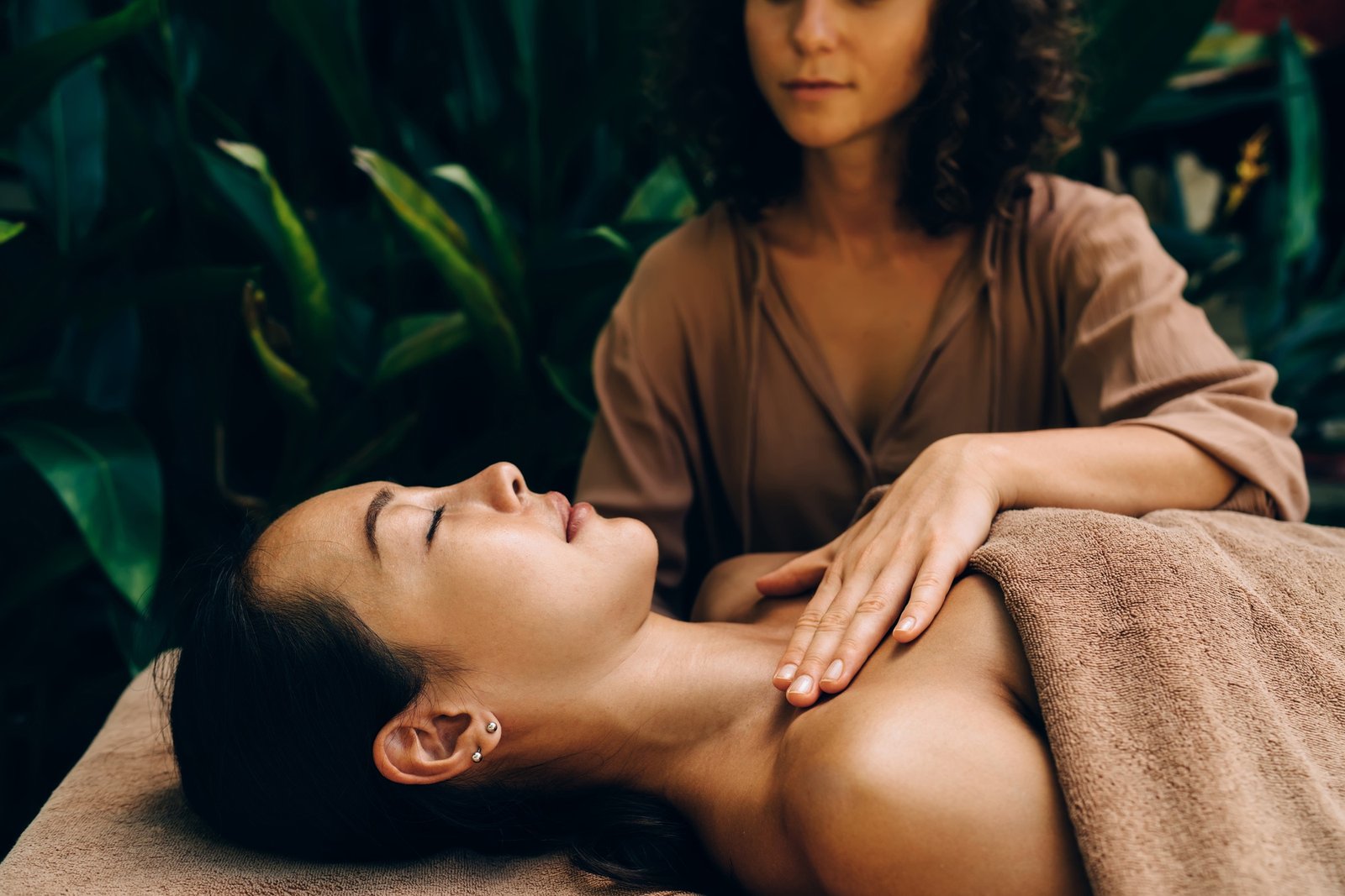 woman relaxing and recreating during beauty therapy on dayspa